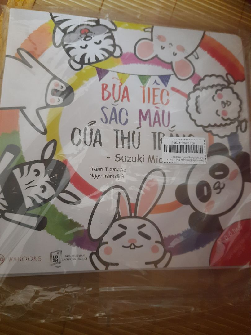 mình đã đặt mua ngày hôm qua và đến hôm nay đã nhận được hàng. Sách mới, được bọc cẩn thận, dễ thương cực kì luôn í. mình đã đặt mua ngày hôm qua và đến hôm nay đã nhận được hàng. Sách mới, được bọc cẩn thận, dễ thương cực kì luôn í.