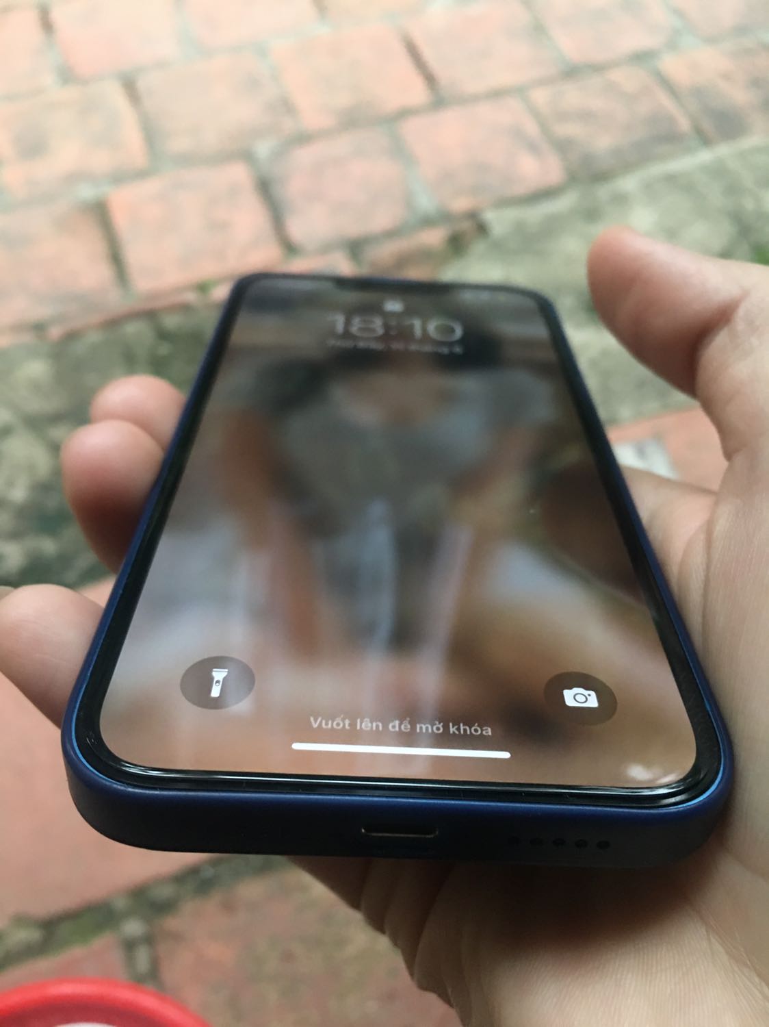 Chất lượng kính tốt , dán lên nhìn như không dán