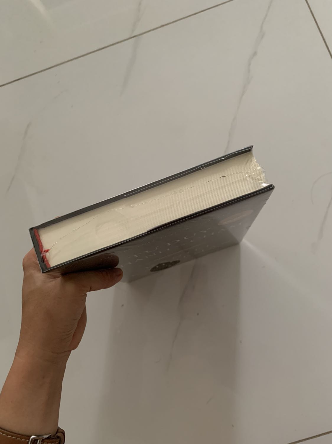 Một trong những cuốn sách đạt giải Nobel của thế giới. Mình mua sách thấy nhà cung cấp đóng gói khá kĩ và giao nhanh. Sách bọc cẩn thận có hình ảnh đính kèm. Bìa sách cứng giá trị trên 300k nhưng mình mua tiki với nhà cung cấp này giảm gần 50% và rất chất lượng. Vote 5 sao cho services tốt từ người bán. Cảm ơn shop nhiều 😘😘😘