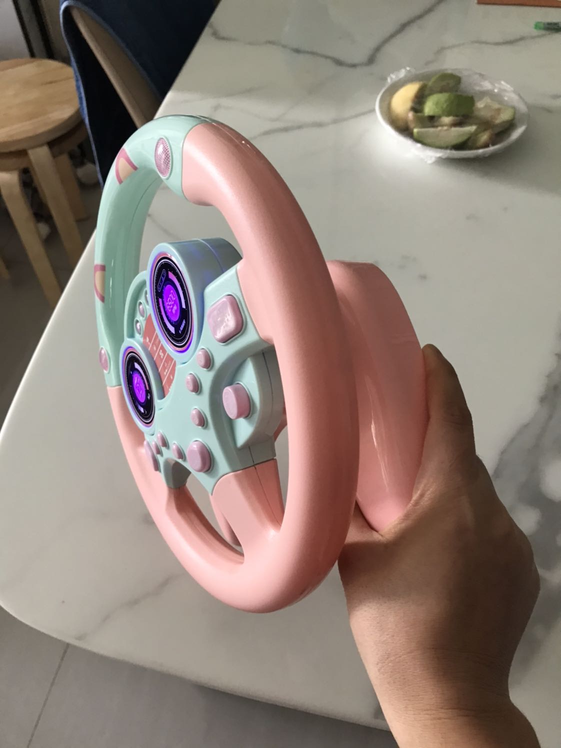 Chất lượng sp rất tốt, các chi tiết nhựa rất đẹp, màu sắc đẹp hơn mô tả nhiều, bé mình rất thix chơi, sp phẩm rất bền, thấy bé chơi quá trời mà vẫn ok nên cho 5 sao