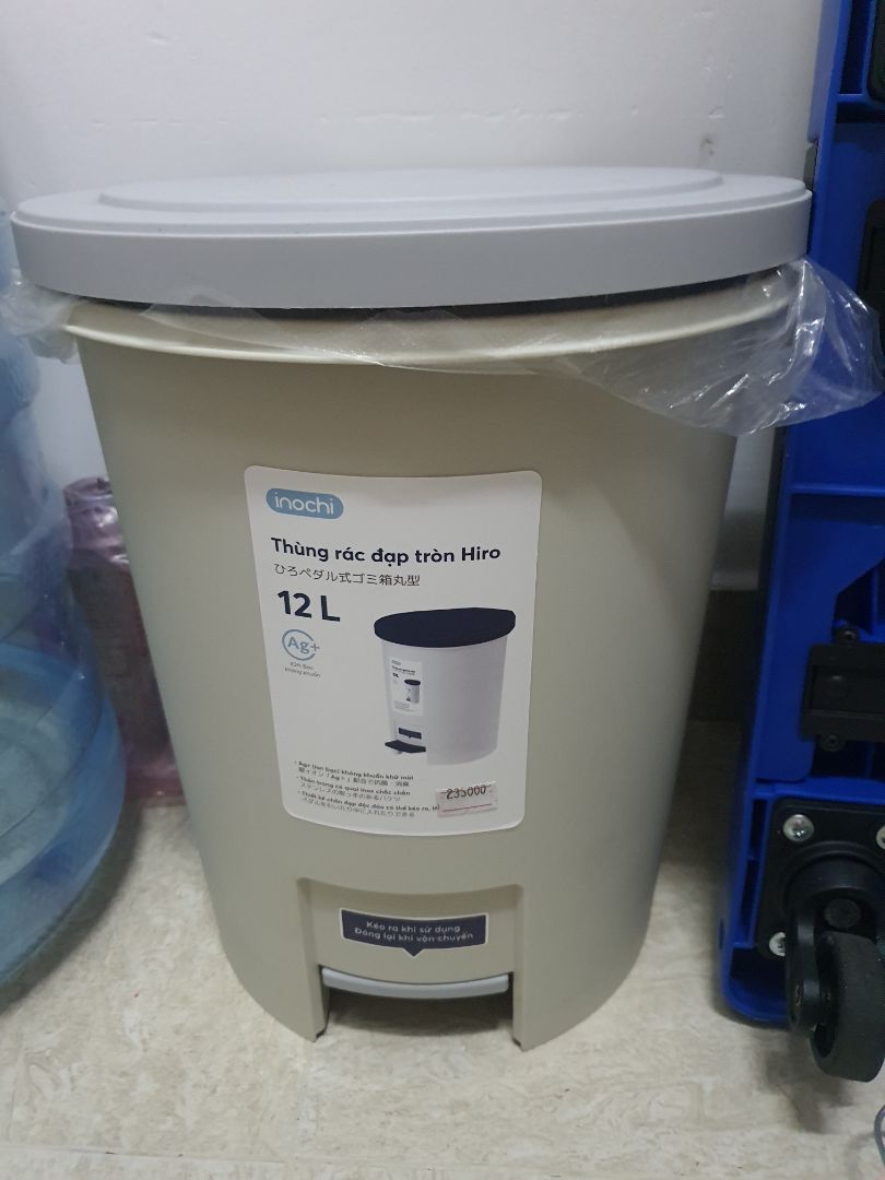 Công tâm mà nói thì cái thùng rác 12L này khá tốt, nhựa rất chắc chắn. Thấy vậy chứ cũng khá to chứ k nhỏ như mình tưởng tượng. Nếu để đánh giá riêng thì đây sẽ đc 5 sao ah.