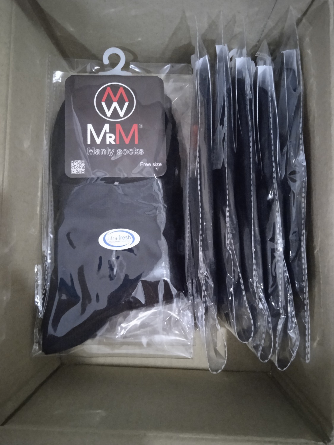 Nhận hàng sáng nay, rất hài lòng, sản phẩm đủ số lượng, mẫu mã bao bì đẹp. Vớ đi rất thoải mái, co giãn tốt, xài lâu không biết có bai zão không. Mua hẳn set 10 đôi  vừa đi vừa tặng. 5* cho Shop