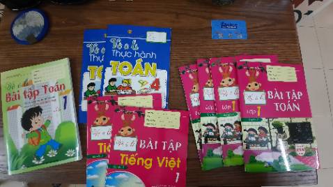 Shop giao NHẦM + THIẾU

- Đặt 4 cuốn Toán 4, mà nhận được có 2 cuốn.
- Đặt 6 cuốn Toán 1 nhưng chỉ nhận được 4 cuốn.

Không đặt Tiếng Việt nhưng lại giao Tiếng Việt !!!

Tóm lại là:  Số Lượng 11 nhưng chỉ nhận được 9 (thiếu 2), lại còn nhầm sách 😑