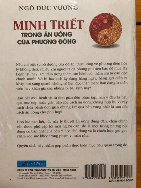 Sách rất hay, tán dương công sức của bác Vượng khi viết nên 1 quyển sách vô cùng ý nghĩa như vậy. Quyển sách phá vỡ mọi định kiến trước đó của con người, đến nỗi tui còn hoài nghi nhân sinh, thắc mắc kiểu “ủa zị hoá ra là không phải lúc nào bác sĩ cũng đúng 100%” =))))) cái quan niệm *** nát ăn thịt bò để bổ máu thì nên vứt ra khỏi đầu mình rồi, và còn blabla các kiểu con đà điểu những vấn đề ăn uống tai hại trước đó của mình rồi. 
Sách này phù hợp cho những ai thực sự open mind trong cách chỉ dẫn của bác Vượng nha🥰 và thực sự quyết tâm bắt tay vào thay đổi thói quen ăn uống hằng ngày luôn, chứ mà bảo thủ kiến chấp quá thì NEXT! :))))