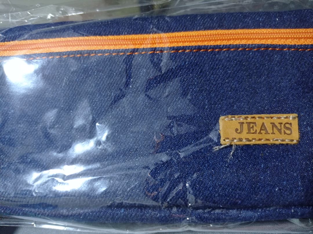 mình mong đợi được nhận hình con mèo hello tumblr, nhưng trúng mẫu khác (bùn chút:(. tuy nhiên thì vải bóp viết mình ưng lắm💛 dây kéo chắc chắn, ko bị lỏng lẻo. hộp bút to, đựng vừa máy tính Casio. bên trong có chỉ thừa, nhưng ko ảnh hưởng đến bề mặt bên ngoài (mình thì cắt ✂️ bớt chỉ thừa đi). giao hàng sớm hơn dự kiến💙
ps: chắc để gắn móc khoá hay ghim mèo lên cho cute hơn=))