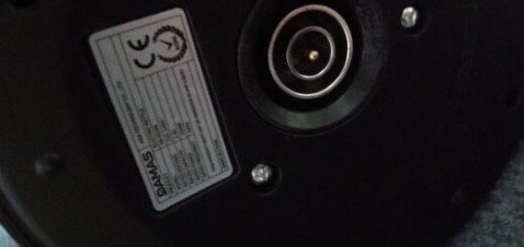 Phải nói là rất thích cách thiết kế cái bình này, miệng rót là không hề bị hơi làm nóng tay, tiếng kêu khi sôi cũng êm ru nhẹ nhàng. Đun nhanh thì khỏi nói, 2-3' là sôi cả bình nước đầy ụ, khi sôi nút sẽ kêu tách là đèn tắt. Độ chống bỏng rất tốt, nước sôi mà sờ thành ngoài ko thấy bị nóng. Hiện tại dùng vẫn rất tốt, dược bảo hành tận 12 tháng nên rất yên tâm