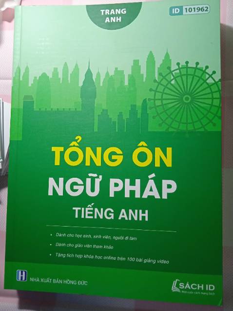 sách ổn nha mn, dày, nặng, cầm chắc tay,nhiều hơn so với mình tưởng tượng nữa, lúc nhận mình cx ngỡ ngàng lắm=)), có 30 chuyên đề, nhiều dạng bài tập, có sơ đồ tư duy nhìn dễ hiểu nữa.... nchung là khuyến khích mn nên mua sách này nho. Mình nghĩ shop nên gói bọc chống sốc cho sách, khi nhận sách bị cong góc, dính vết mực nhma cx kh ảnh hưởng bên trong sách nên duyệt nha ♡
