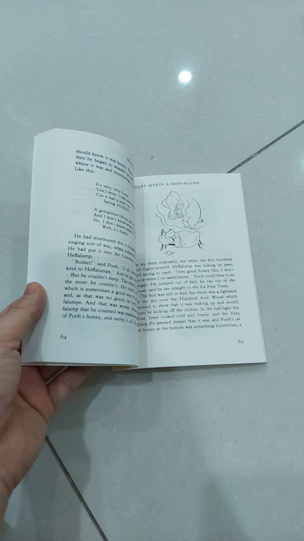 sách chữ nhiều nhưng dễ đọc. cuốn sách bé cầm vừa tay. giấy in đẹp. giao nhanh