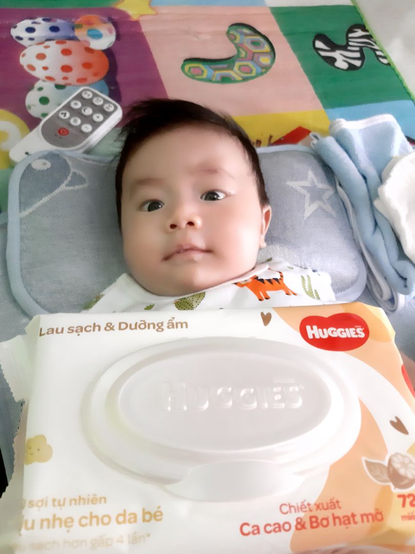 Bữa đầu là đc tặng thêm gói . Nhưng vì thấy nhiều tiền quá nên lưỡng lự chưa muốn mua+ thêm phí giao hàng cũng hơi cao nên cho vào giỏ hàng rồi để đó.  nay  quyết định mua thì nó lại hết tặng. Nhưng đc giảm 20k phí ship nên thôi mua luôn. đằng nào cũng phải dùng. mua nhiều thì giá sỉ.lẻ cũng hơn 40k rồi. lần đầu xài thấy thích quá nên mua luôn.