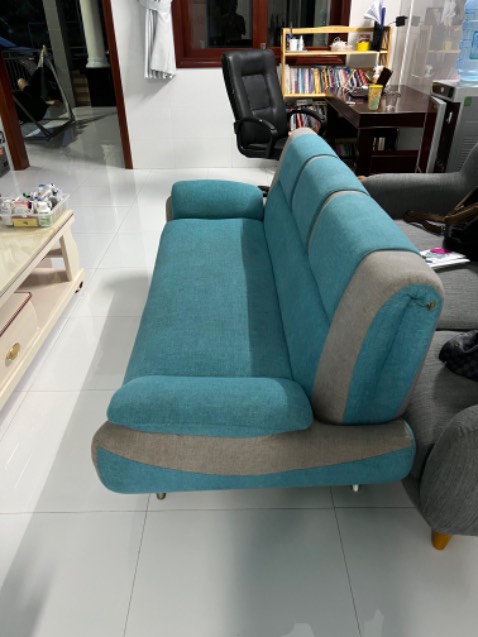 Mình dùng để tẩy sofa vải bố, hiệu quả tẩy sạch 70%.
Mùi cũng nhẹ nhàng dễ chịu.
Hiệu quả như hình.
Tuy nhiên 1 chai 200k chủ vừa đủ để vệ sinh 1 ghế sofa thì hơi đắt.
