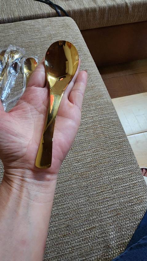 Muỗng mạ vàng rất ư là đẹp và sang trọng