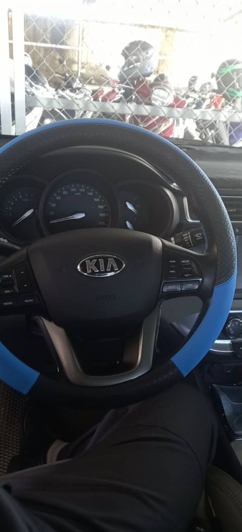 Rất vừa vặn. Cầm nắm tay lái thấy êm và chắc hơn hẳn. Đáng tiền mua nhé các bạn!