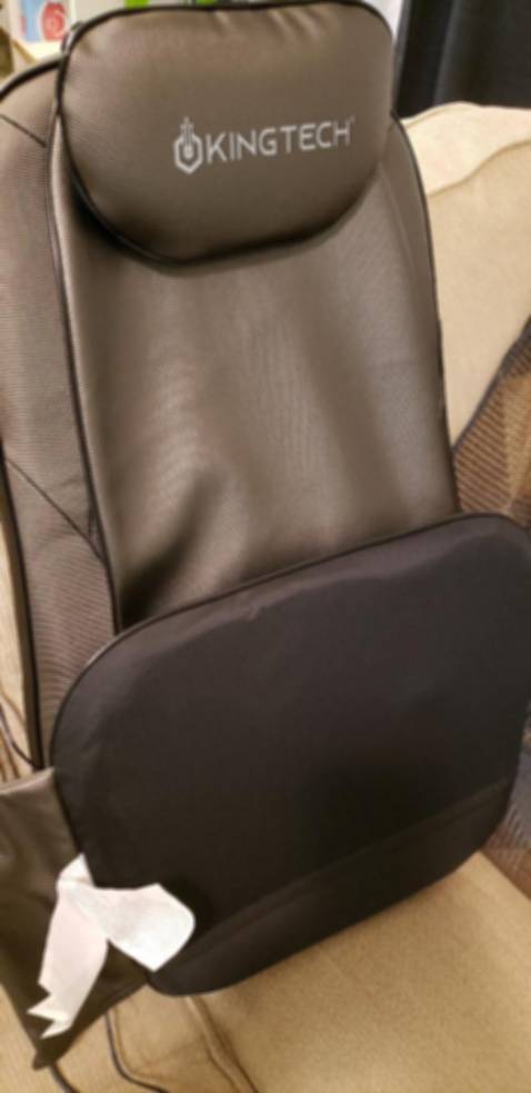 Vừa nhẹ vừa êm, ngồi cực kỳ thoải mái luôn. con lăn mát xa thì buồn buồn cực kỳ thích. Dùng 1-2 lần đầu xong quen luôn với dễ điều khiển lắm. Giá thì hơi cao nhưng mà chất lượng rất tốt, có bảo hành và đã gọi điện xác nhận. Uy tín!