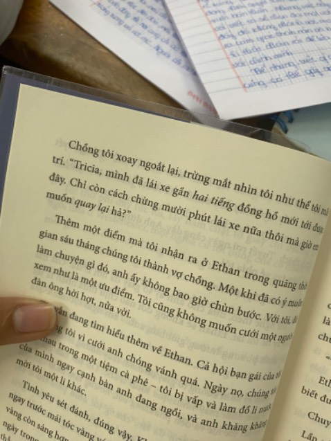 mình không biết là lỗi font hay font chữ nó như thế nma có lỗi chính tả nha :)) và đặc biệt 4 cuốn sách mình nhận không có cuốn nào có bookcare và còn bị 1 cuốn móp sách nữa