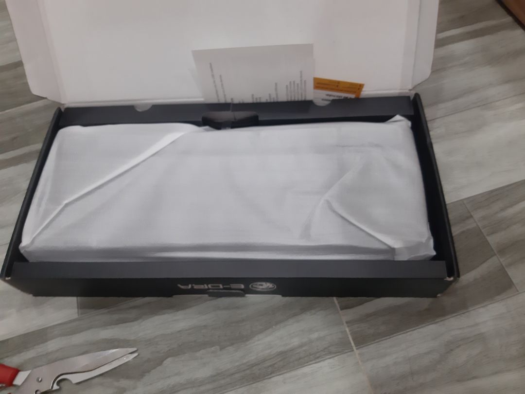 Hàng về nhanh, gói hàng kỹ lượng. Khi gỡ hộ ra thì rất vừa ý. Hàng cầm chắc tay, lực nhấn êm..không cần quá mạnh vẫn có thể được. Cuối cùng cũng đã có một bàn phím vừa ý. Thật sự rất là ưng ý. Chúc shop có thêm nhiều mối nữa nhé.