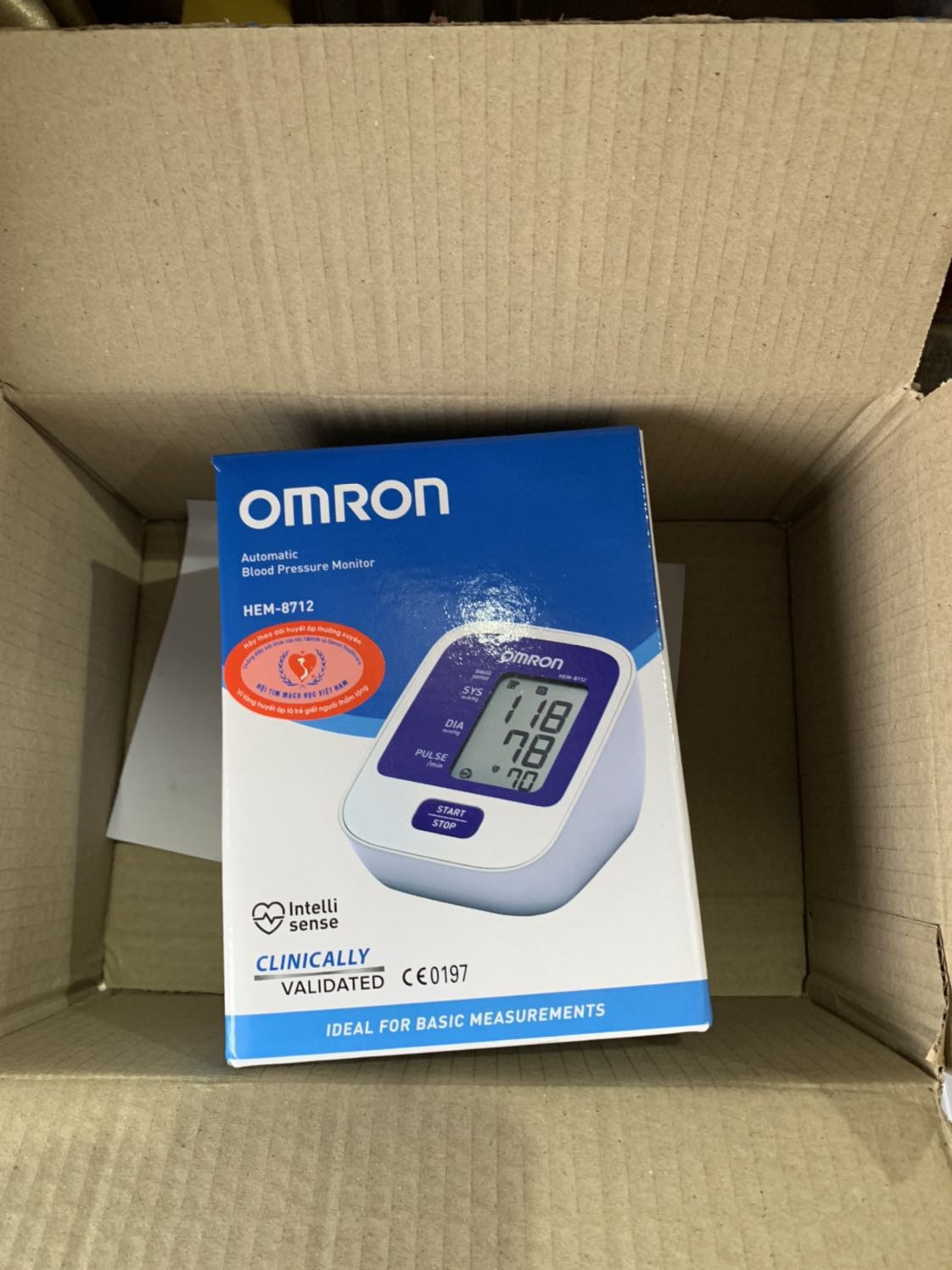Sản phẩm dễ sử dụng, hãng Omron thì thương hiệu cũng có tiếng. Tuy nhiên, chức năng khá ít, chỉ thấy có nút start chung với stop. Không thấy bộ nhớ các lần đo trước. Nhưng nói chung cũng không quá cần thiết. Với nhu cầu thông thường thì đáp ứng được.

Về giao hàng thì tiki giao hàng rất nhanh, đóng gói cẩn thận.