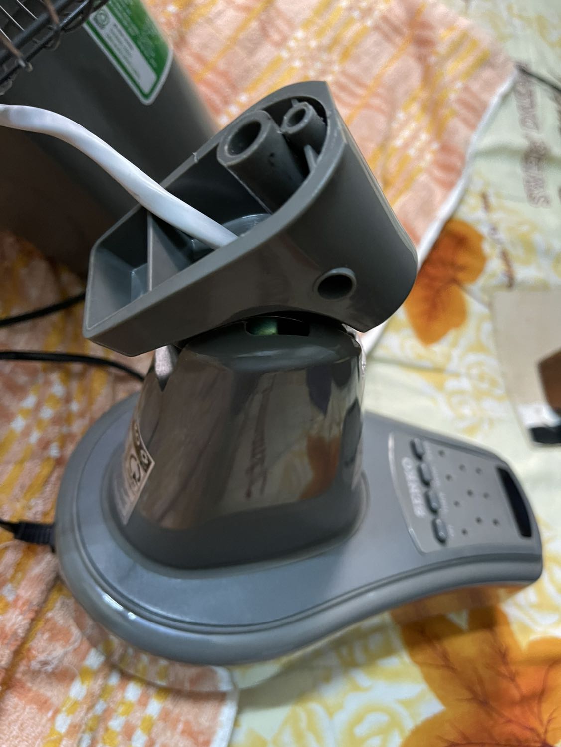 Tôi chưa biết điều chỉnh nấc lên xuống của quạt treo tường ở đâu .