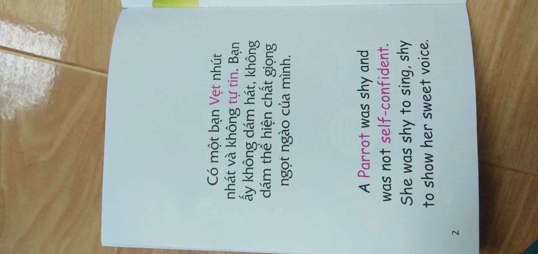 Mình cho 2 sao dành cho tiki vì giao hàng nhanh và gói cực cẩn thận. Trừ 3 sao cho nội dung sách, và khuyên bố mẹ đừng mua phí tiền. M mua vì nghĩ sẽ đọc song ngữ cho con  nhưng khi sách về mở ra đọc thì thất vọng tràn trề khi mà nội dung tiếng Anh vớ vẩn thực sự trong cách dùng thì. Văn phong kém ko nói rồi, nhưng dùng thì trong câu toàn xài quá khứ trong khi nội dung là các tình huống bình thường trong cuộc sống. 12 cuốn đều như vậy. Nếu đọc người lớn còn khó hiểu đừng nói cho các bé học. M lật ra thấy tác giả là tên gì như kiểu người ấn độ. Thực sự nghi ngờ về trình độ. Tóm lại ĐỪNG MUA nhé!