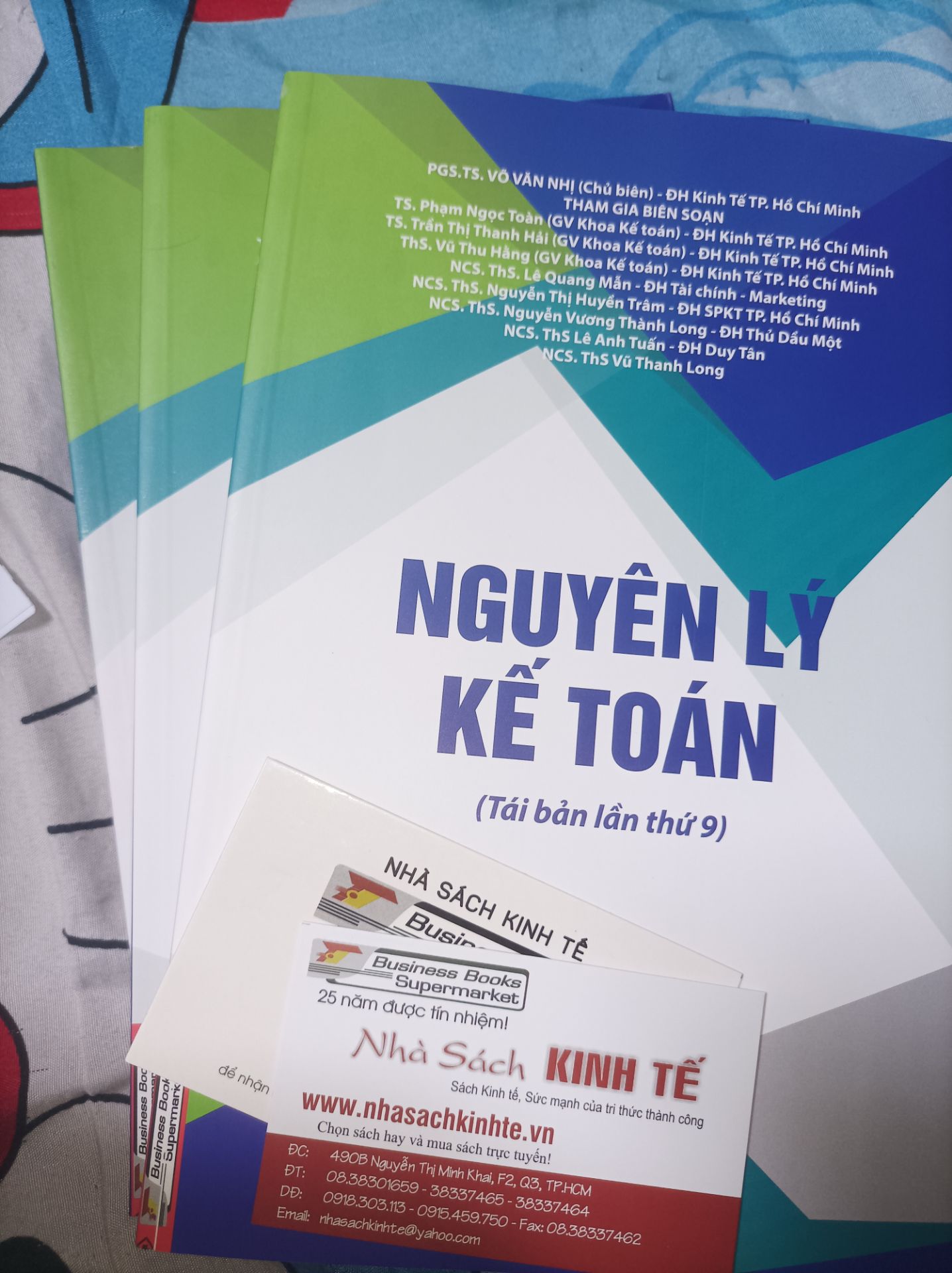 đóng gói kĩ, giao hàng nhanh chóng, sách còn y nguyên hok bị xây xước