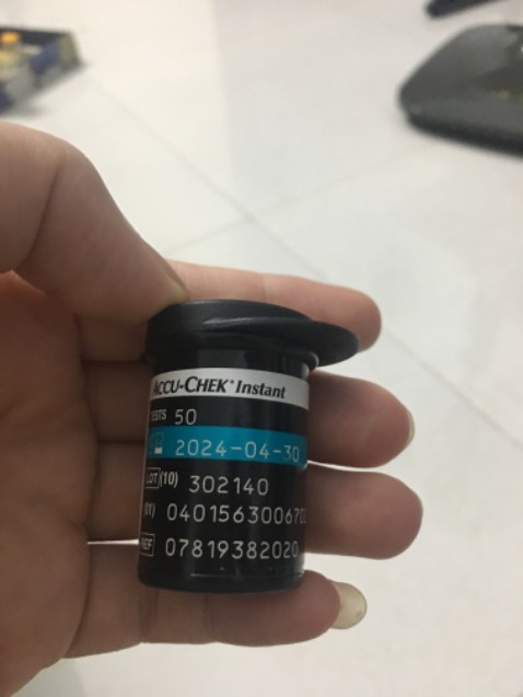 Hộp k có nhãn phụ tiếng Việt, que *** có chấm trên thân khong nhất quán. Tuy nhiên vẫn sử dụng được. Không rõ độ chính xác cao không nhưng đối với tôi vẫn dùng được