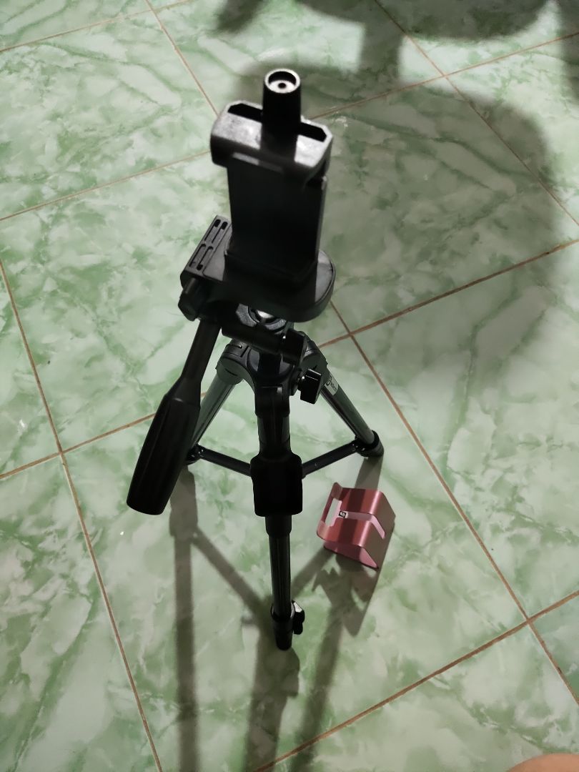 Sản phẩm tốt, đúng mô tả, có vẻ mong manh phải nhẹ nhàng mới với nó. Được tặng thêm miếng đỡ điện thoại, khá thú vị. cảm ơn shop!