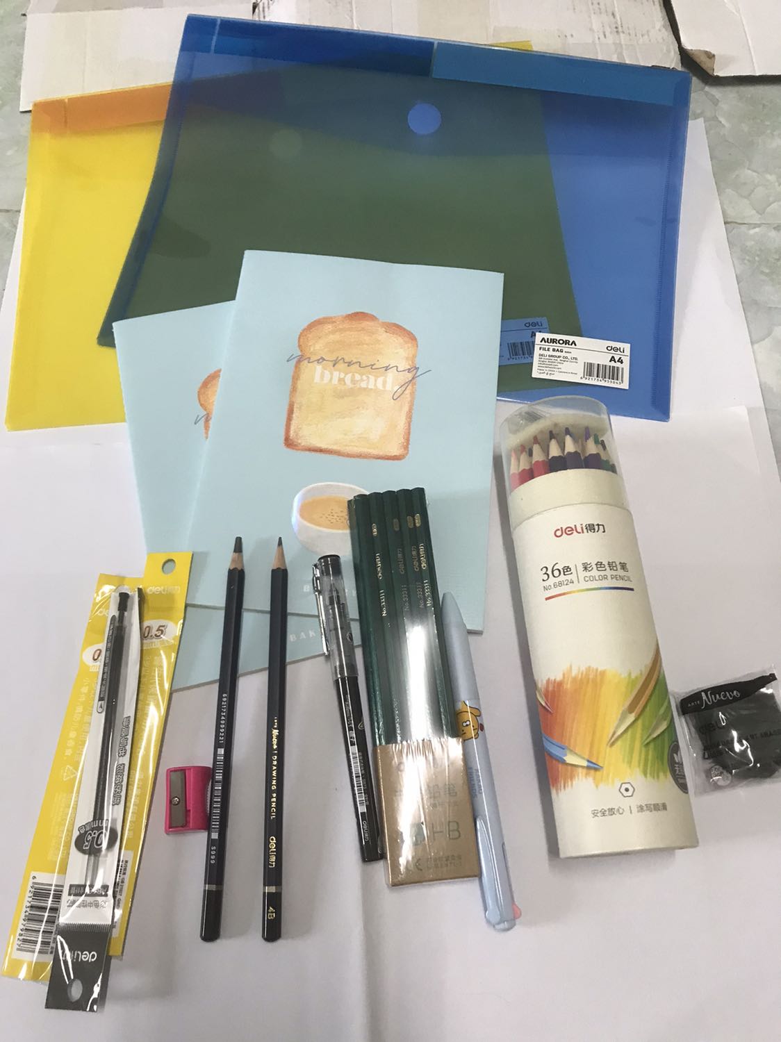 túi màu rất đẹp còn có sản phẩm tặng kèm nữa nên mua