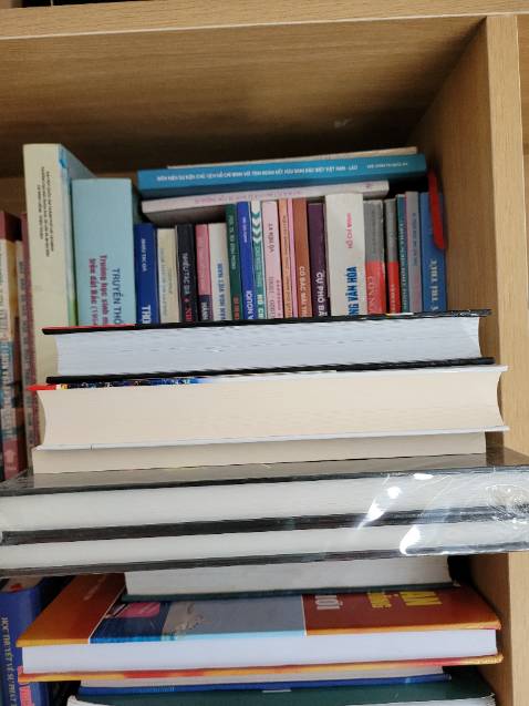 Nội dung sách OK. Shop giao hàng tận nơi cẩn thận, sách còn rất mới. Đã mua tại đây vài lần và rất hài lòng. Có dịp sẽ tiếp tục ủng hộ shop