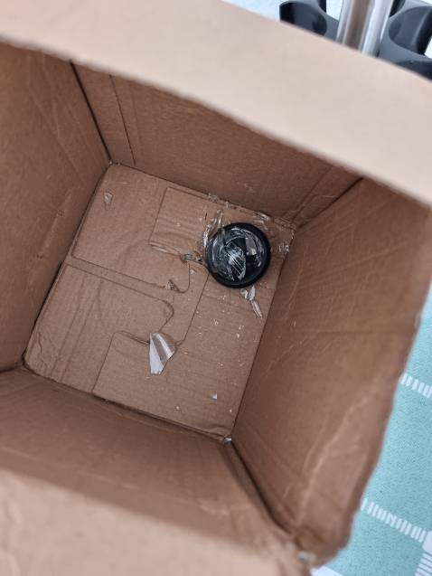 Hàng hóa nguyên đai nguyên kiện nhưng khi mở ra đã vỡ mất 1 lọ trong khay gia vị
Tuy nhiên, mình rất hoan nghênh cách shop giải quyết vấn đề và gửi đền bù lọ bị vỡ