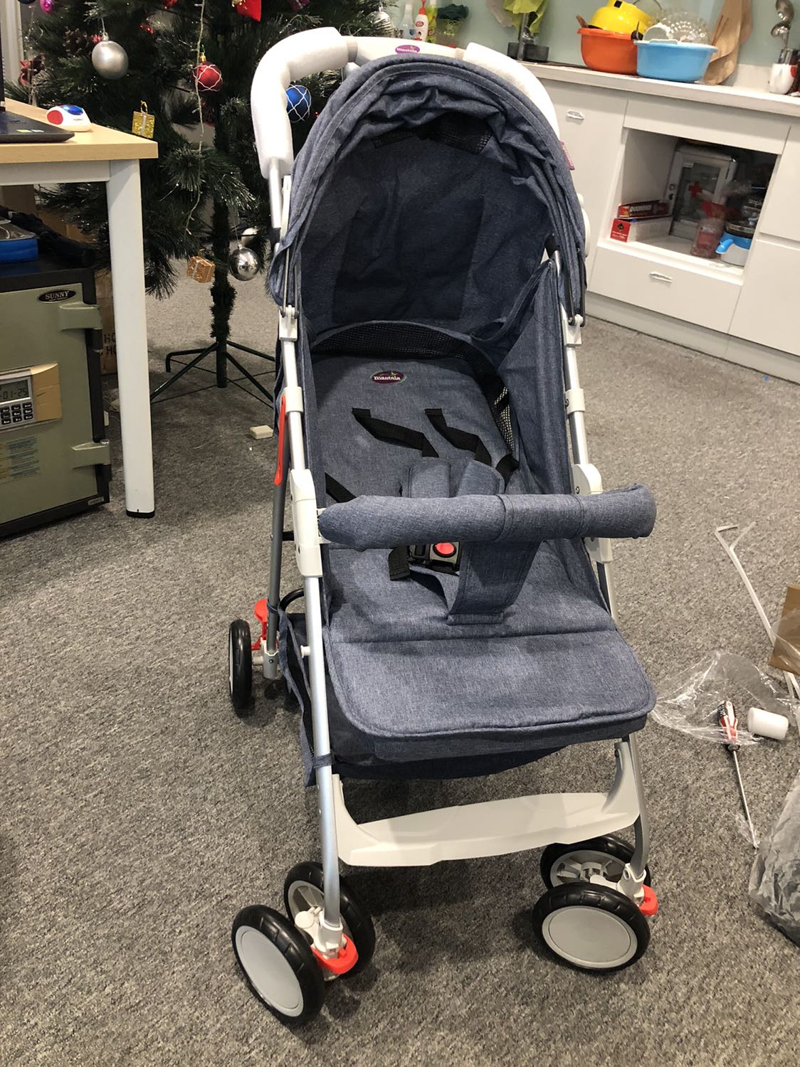 Sản phẩm k dc hoàn hảo, khi tháo các miếng mút che mới thấy dc có chỗ bị bẩn và gỉ set Sản phẩm k dc hoàn hảo, khi tháo các miếng mút che mới thấy dc có chỗ bị bẩn và gỉ set