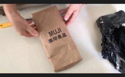 Sản phẩm mỏng, nhẹ, thoáng mát, không biết có co giãn tốt hay không mà mình đặt cỡ XL thấy ban đầu hơi nhỏ. Tiki giao hàng hơi chậm (5 ngày), chắc do gần tết. Giá cả hợp lí . Mình hài lòng.