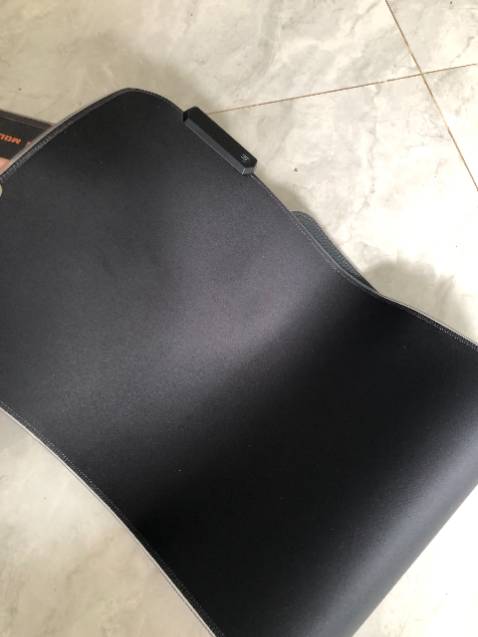 Đóng gói quá xấu - như cái nùi giẻ lau ! miếng lót bóc mùi nhựa kinh khủng ko biết đến bao giờ mới hết! sản phẩm tệ vầy mà bán gần 170k thì nên coi lại!