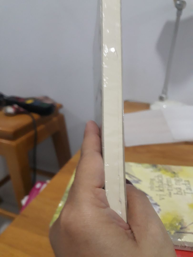 Một chiếc bìa đơn giản chứa đựng một nội dung tuyệt vời, một cuốn sách để lại nhiều suy gẫm, bạn sẽ khó mà bỏ xuống khi bạn mở nó ra.