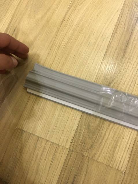 Thời gian giao hàng nhanh, hàng nhận được đúng với mô tả sản phẩm.

Mẫu ron này khá xịn, hàng dày hơn 1 số shop mình từng mua, Màu xám dùng rất sạch, không hề bị bám bụi.

Keo dán chắc chắn.


Mình cực kỳ hài lòng khi chọn đúng gian hàng uy tín.