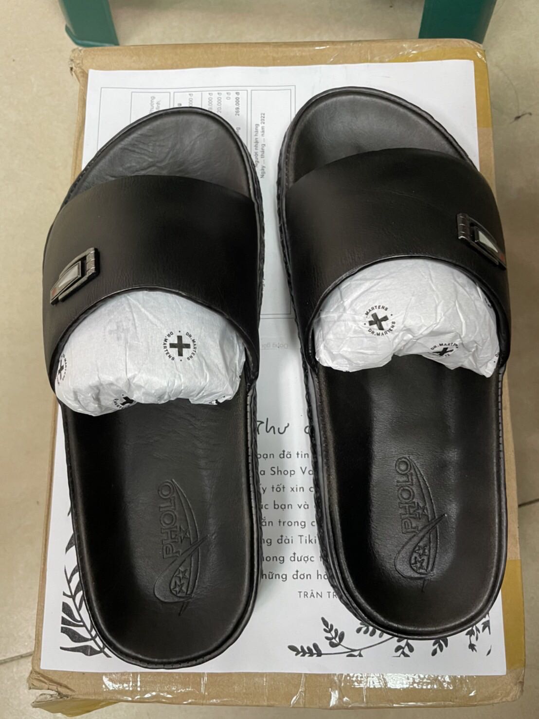 Dép y hình, da mềm, đi êm chân. Đóng gói sản phẩm chắc chắn. Nên mua 👍