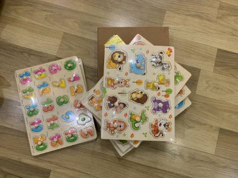 ☑ Nhận được hàng trong một buổi chiều mưa nhẹ của Hà Nội.

☑ Giao hàng rất nhanh, đặt buổi tối hôm trước. 10h hôm sau mình đã nhận được hàng rồi.

☑ Sản phẩm có màu sắc bắt mắt. đa dạng về chủ đề.

☑ Giúp Bé nâng cao IQ, rất tốt cho học tập.

☑ Mình sẽ ủng hộ Shop trong những mẫu sản phẩm mới tiếp theo.