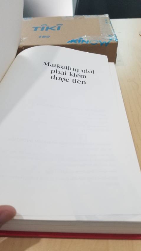 Trước tiên tôi cám ơn dịch giả Pham Le Thai đã dịch quyển sách này, và cám ơn bạn vận chuyển nhanh nhẹn, tôi có điều không hài lòng về một phần của nội dung, dịch giá Thai Pham đã thêm thắt những nội dung rất không cần thiết, dịch giả đã không tôn trọng tác giả và người đọc, người đọc cần được xem và cảm nhận theo đúng quan điểm của tác giả. Xin cảm ơn