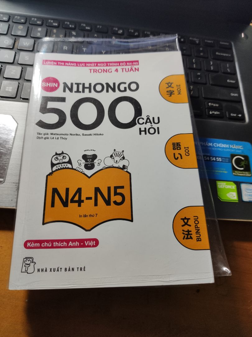 Nội dung sách thì khá tốt, nhưng riêng phần bọc sách thì rất nham nhở, bọc cũng như không. Nếu tiki không thể bọc cuốn này một cách đàng hoàng thì nên bỏ phần có thể dùng bookcare đi. Chứ với cách bọc sách cho có này thì không thể tin được.