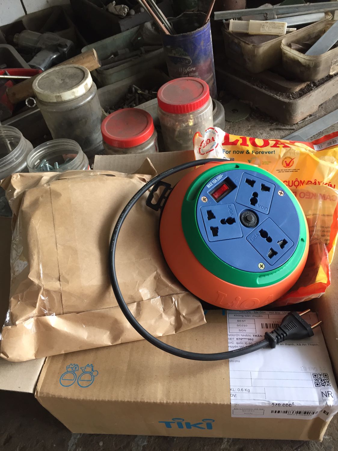 Hàng chất lượng , cho 5 sao nhưng có 1 khuyết điểm của nhà sản xuất là móc treo quá mỏng manh, phải chi to như hàng rẻ tiền thì tuyệt.