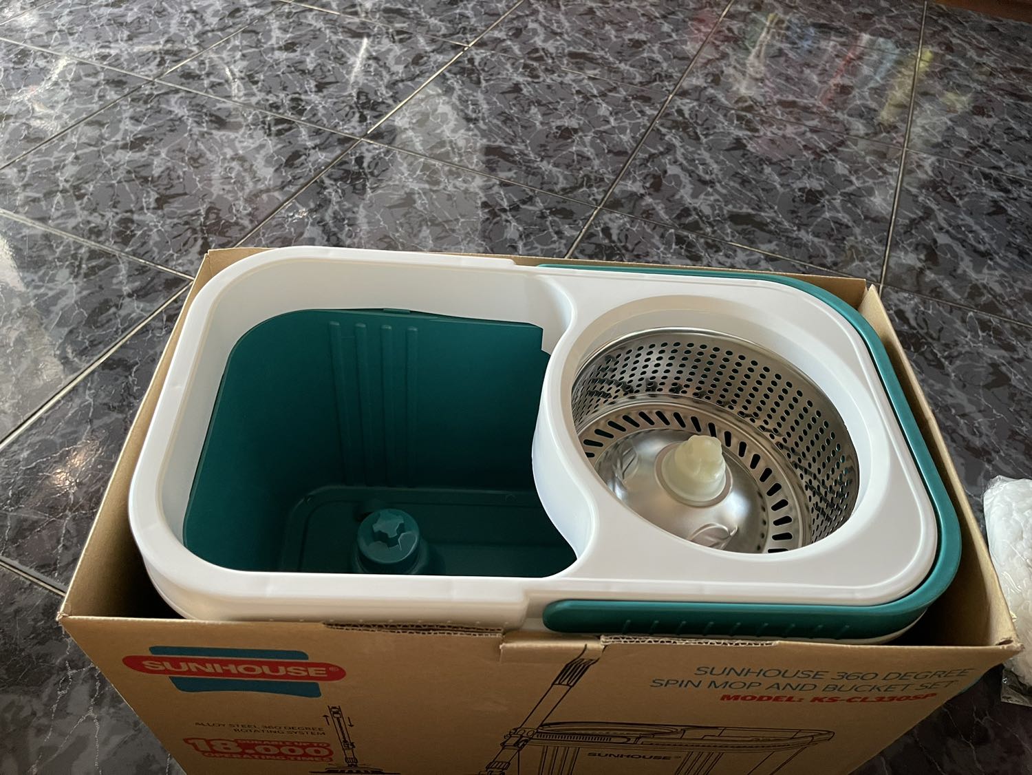 Đóng gói kỉ và gọn gàng , giao đủ chi tiết sản phẩm . Màu sắc rất đẹp và nhìn khá cứng cáp … giá hơi cao so với 1 vài nơi khác nhưng vì mình thích ưu điểm là giao rất nhanh . Cảm ơn tiki