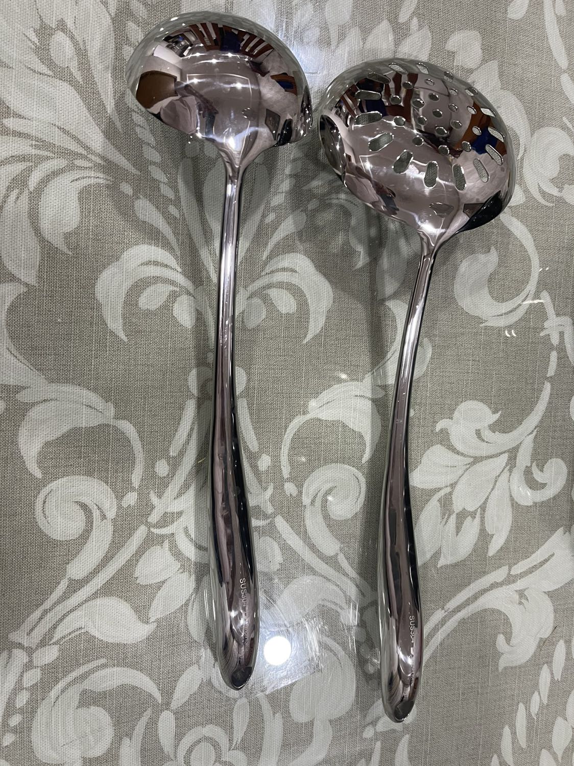 Hàng chất lượng tốt. Không có ba via. Phù hợp dùng ăn lẩu đông người. Mua đúng đợt được giảm giá còn 120k nên rất ưng ý. Hài lòng.