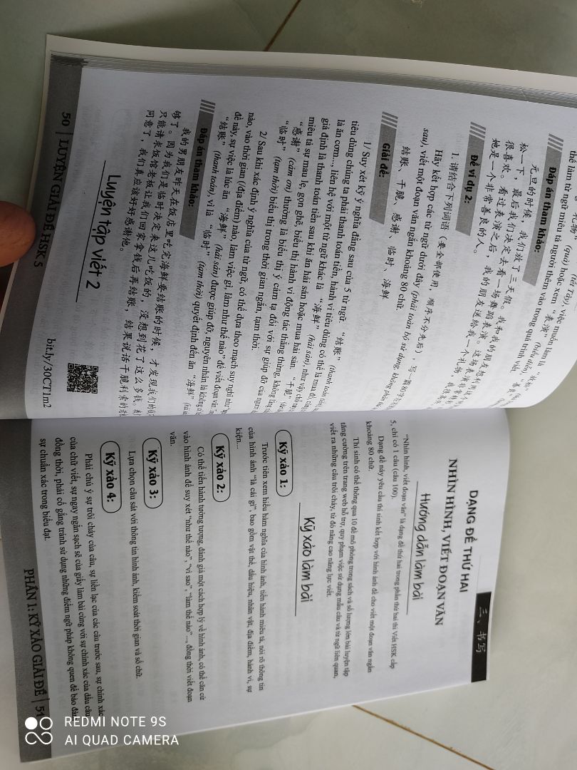 Sách hay, hướng dẫn mẹo làm bài chi tiết, giải thích đáp án kỹ, bài tập phong phú.