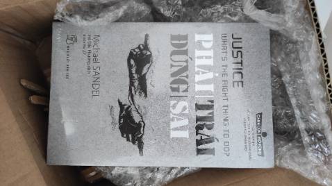 Khen cho Tiki vì dạo này đóng gói rất cẩn thận. Có một thời gian không dám mua Tiki vì đóng gói sơ sài quá. Dạo này thử đặt lại thì thấy ok rồi.  Sách ở Tiki Trading yên tâm sách thật, rẻ, giao cực kì nhanh. Cải thiện khâu đóng gói là hoàn hảo. Thanks