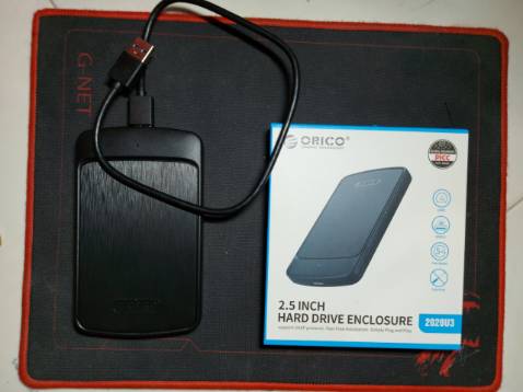 Đúng màu sắc mình đặt, dây USB 3.0 chuyền tải dữ liệu cực nhanh (200mb/s và duy trì ghi ở 25mb/s). Cắm vào Laptop nhận liền, nhưng Win 10 thì hơi rắc rối tí, phải tùy chỉnh tùm lum. kết quả là đi tông cái dữ liệu trên HDD cũ vì cố Online cái HDD này cho Win 10. Haiz.... không có cái dại nào như cái dại này. cảm ơn Shop và Tiki nhiều.