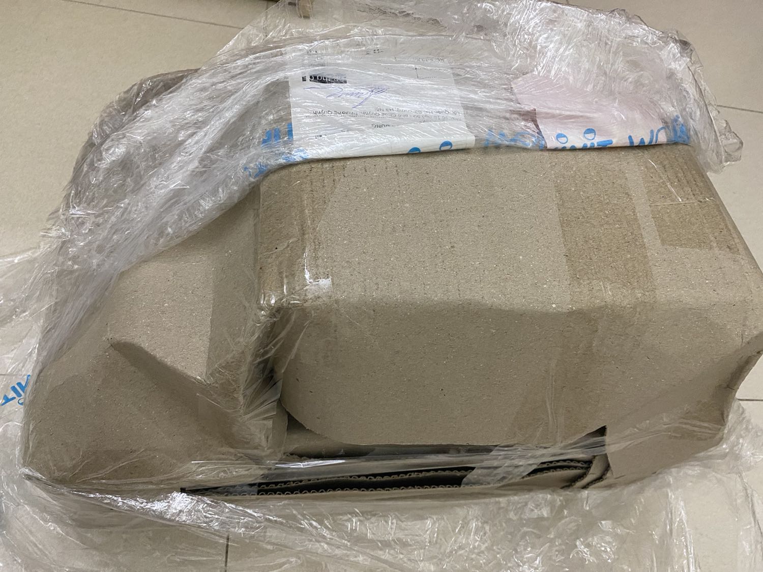 Ly dày rặn - cầm nặng tay - lớp thuỷ tinh không được trong như mong đợi. 
Tuy nhiên khá hài lòng - Đóng gói siêu chắc chắn.