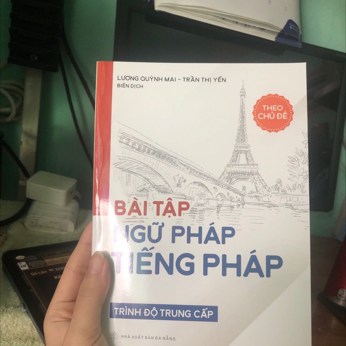 Giao hàng đầy đủ (mình mua cùng với cuốn bt trình độ sơ cấp và giáo trình tiếng pháp sơ cấp và trung cấp), nhưng đóng gói còn sơ sài