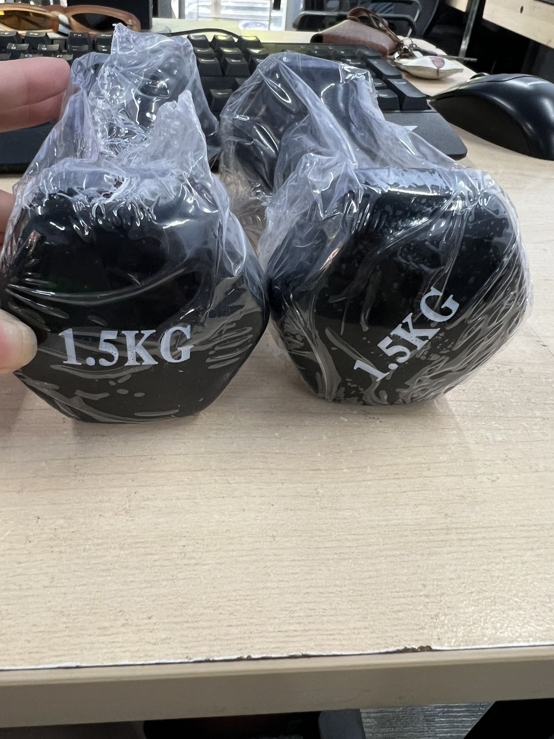 Tạ nhỏ gọn, phần nhựa bọc ko bị trơn Tạ nhỏ gọn, phần nhựa bọc ko bị trơn