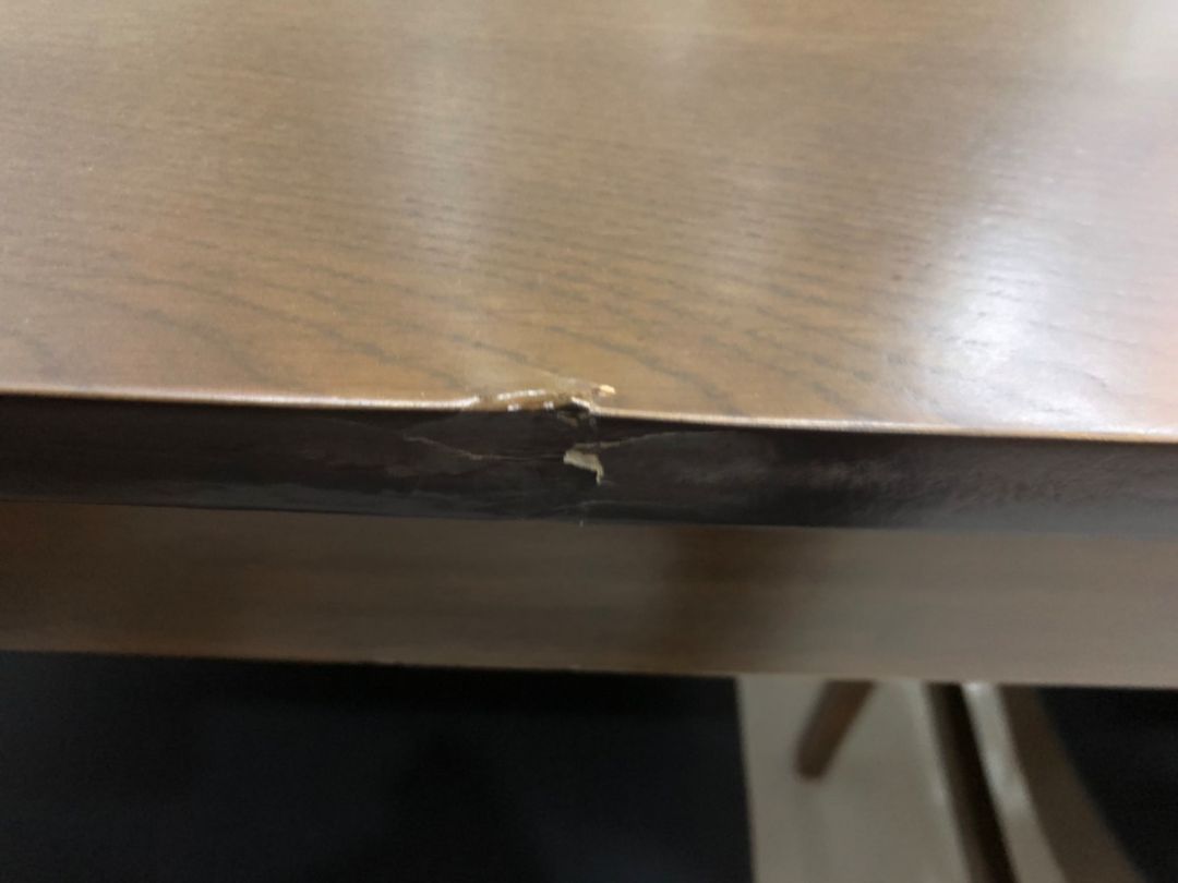 Tôi mới mua sản phẩm này, khi mở thùng hàng ra thì thấy sản phẩm bị cấn cạnh bàn, móp. Đề nghị Tiki đổi. Ngoài ra, khi mua các sản phẩm lắp ráo, NV Tiki ko hỗ trợ lắp ráp vì vậy Tiki nên xem lại.