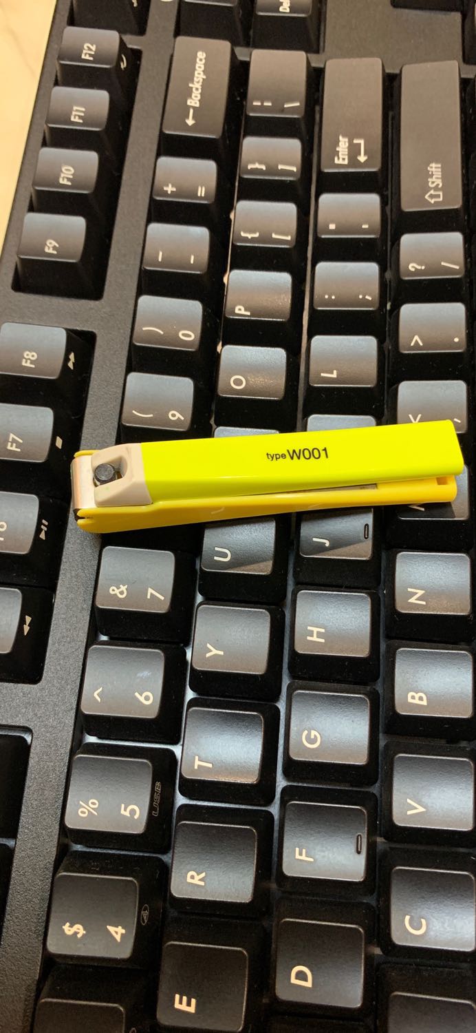 Với giá cả không quá cao, nhưng chất lượng rất tuyệt vời. Lưỡi cắt rất sắc, tiếng kêu khi cắt rất thích, móng cắt ra được giữ lại không bị bắn văng ra ngoài. Nói chung là dùng thấy rất thích và đáng tiền.