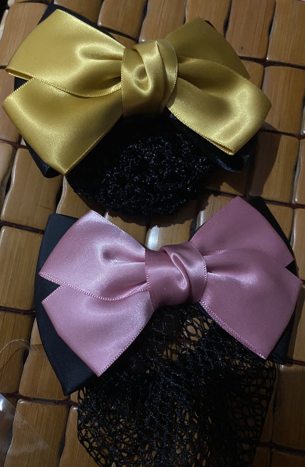 Kẹp tóc đẹp, lưới chắc chắn, có nhiều màu nhưng chưa dễ chọn?