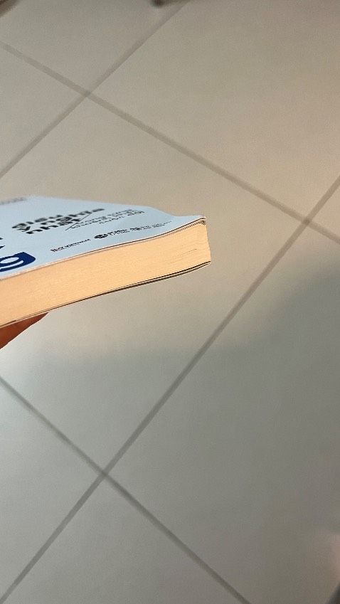 Giao hàng chậm 3 ngày. Méo góc sách.